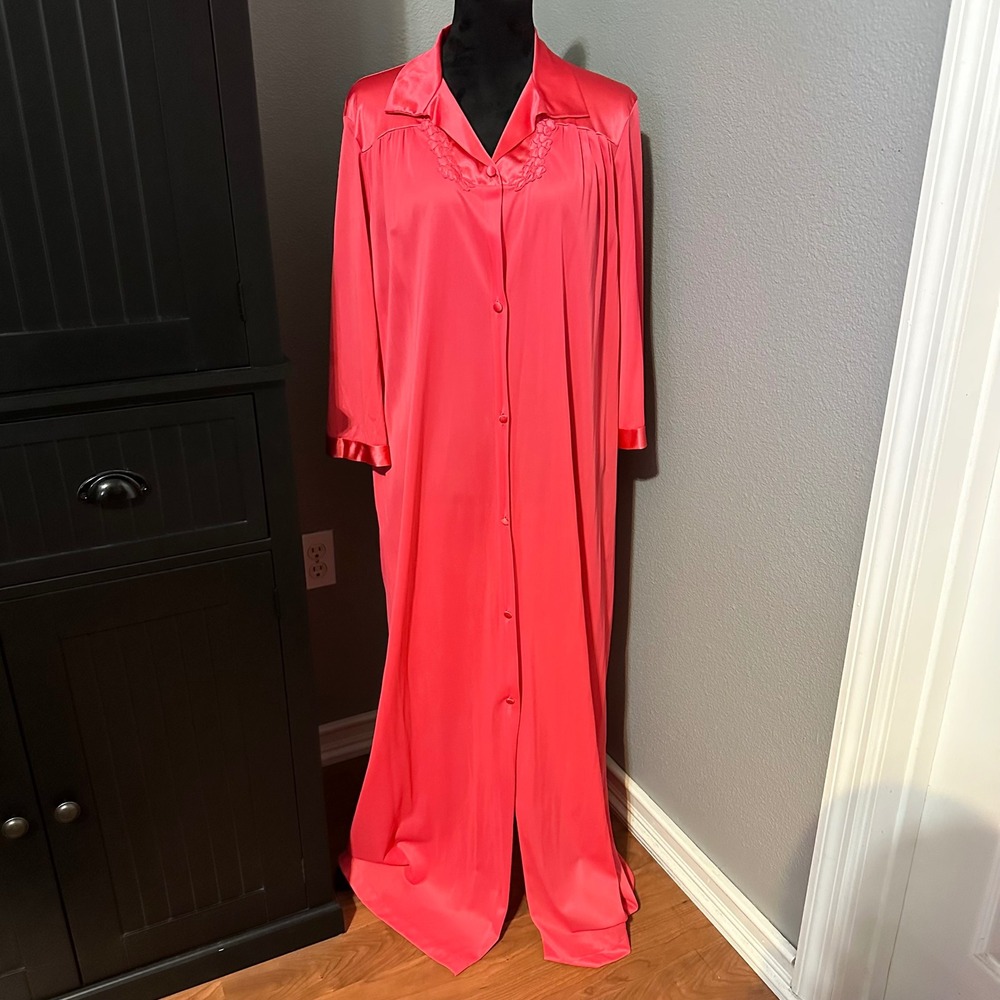 Vanity Fair Vintage Coral Pink Nylon Button Front Long Robe Nightgown Large USA